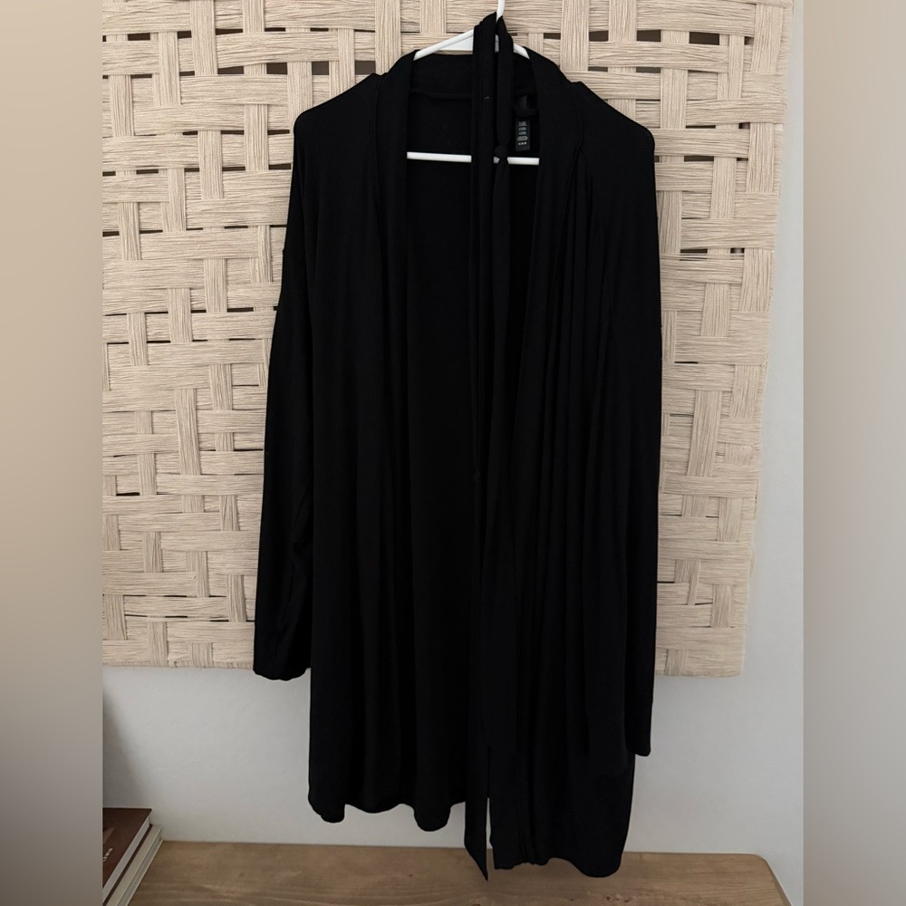 Skims Black Soft Lounge Robe - Picture 2 of 2